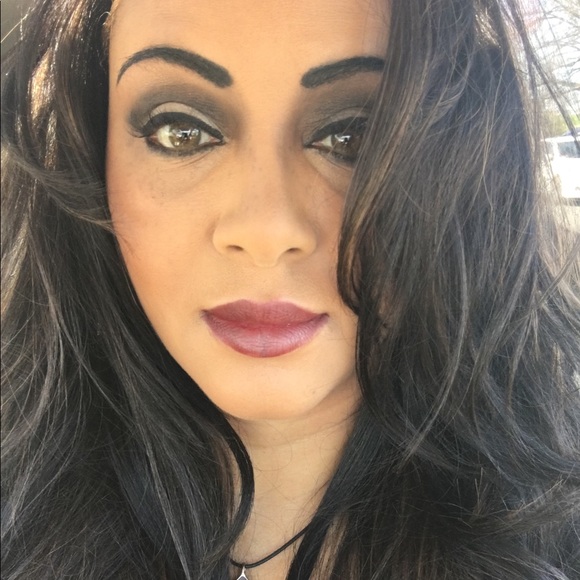 Meet your Posher, Christine - Picture 1 of 1